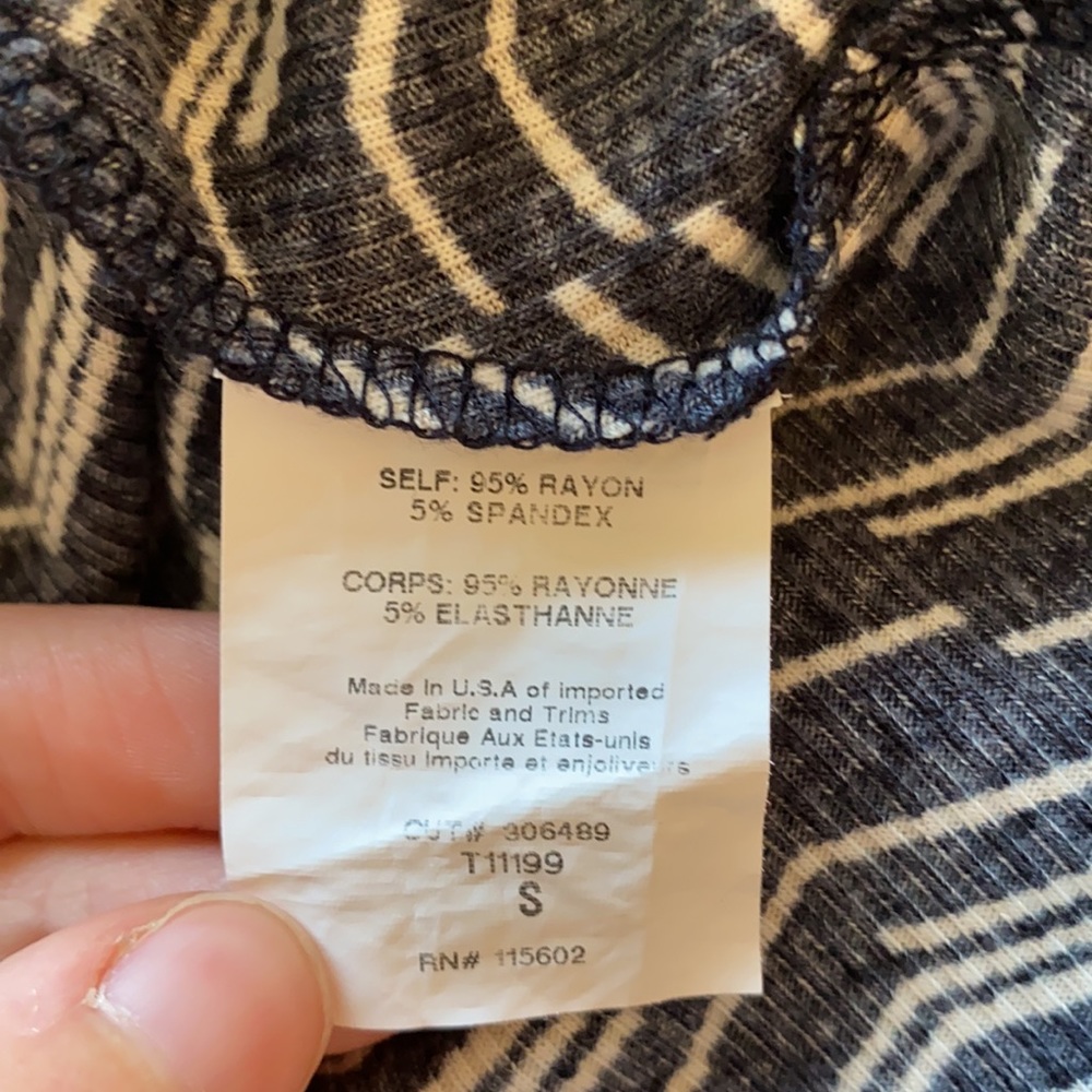 Navy Pattern Halter Top Size Small - Picture 5 of 7